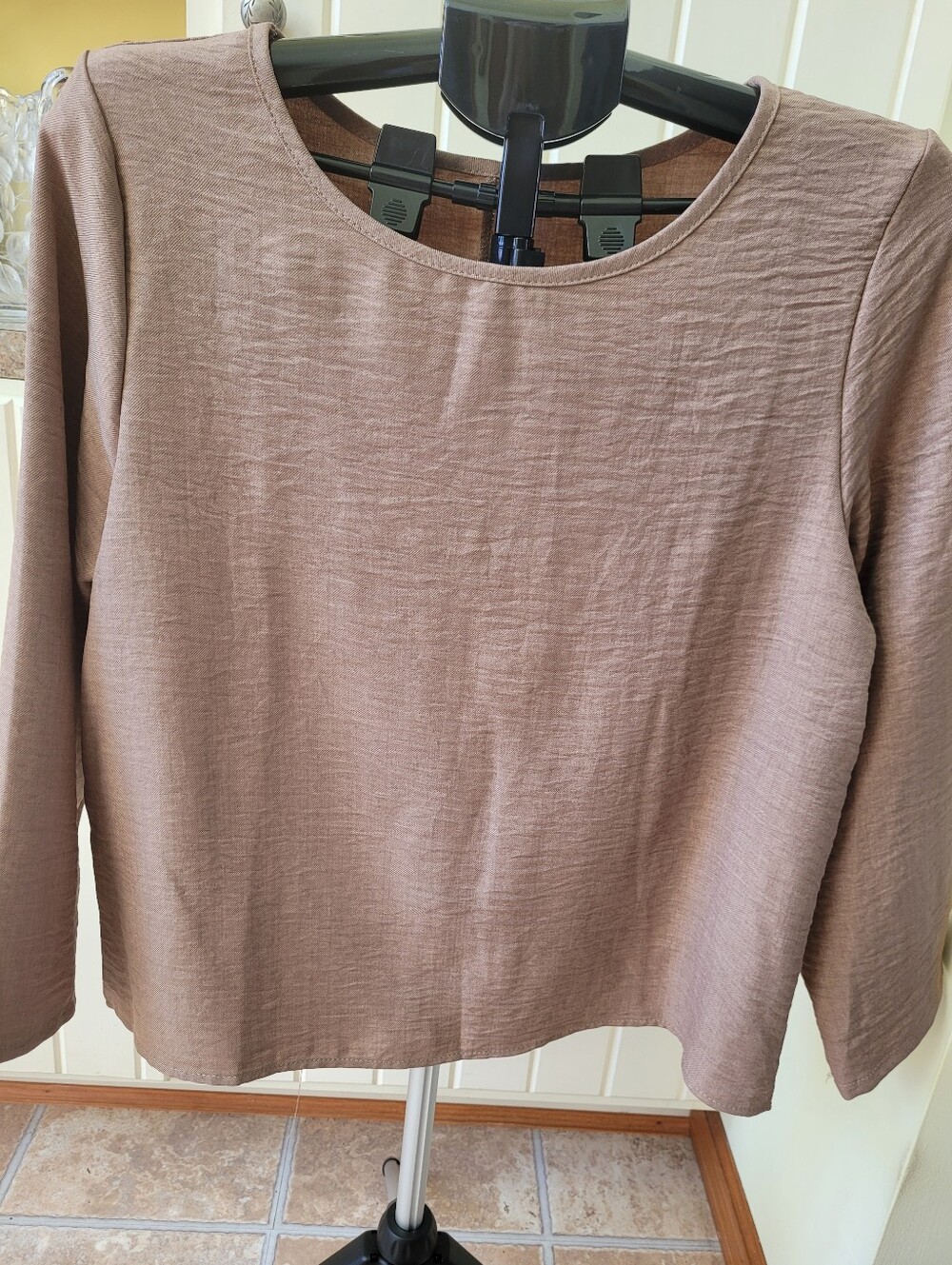 Women’s Long-Sleeve Scoop Neck Top in  Taupe - XL